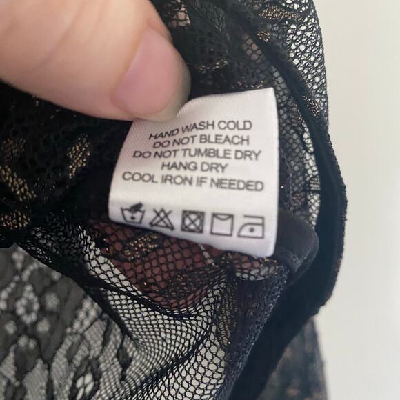 Lovers and Friends Black Lace Top Blouse Floral Metallic Womens Size Large - Picture 4 of 8